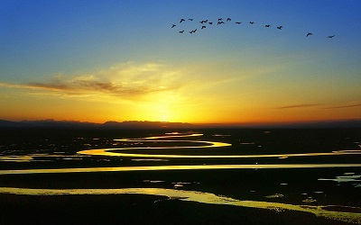 Win10自然风景电脑主题下载:新疆可可托海风景区