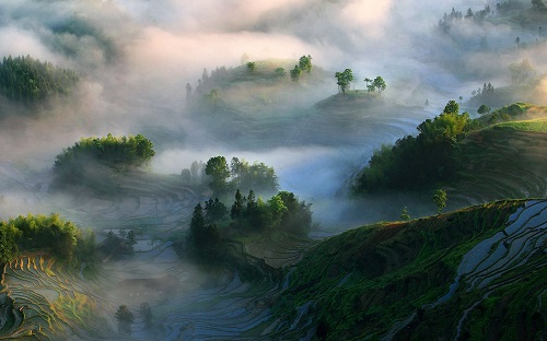 Win10自然风景电脑主题下载:山中云雾起,枕眠云和湖3