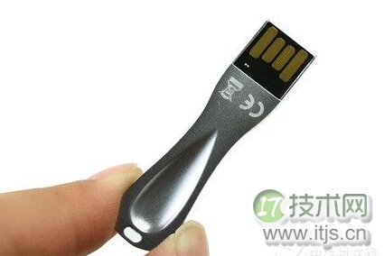 windows 7电脑下U盘文件出现乱码无法删除如何解决