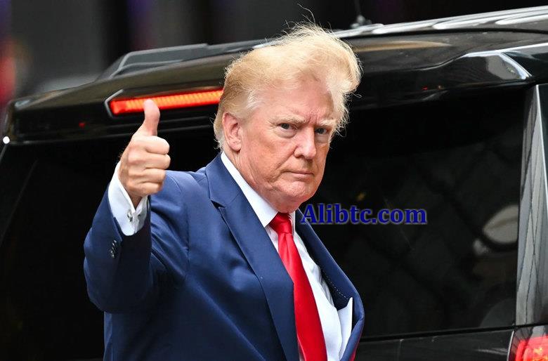 川普NFT热度退减:地板价暴跌82% 销售额下滑98%